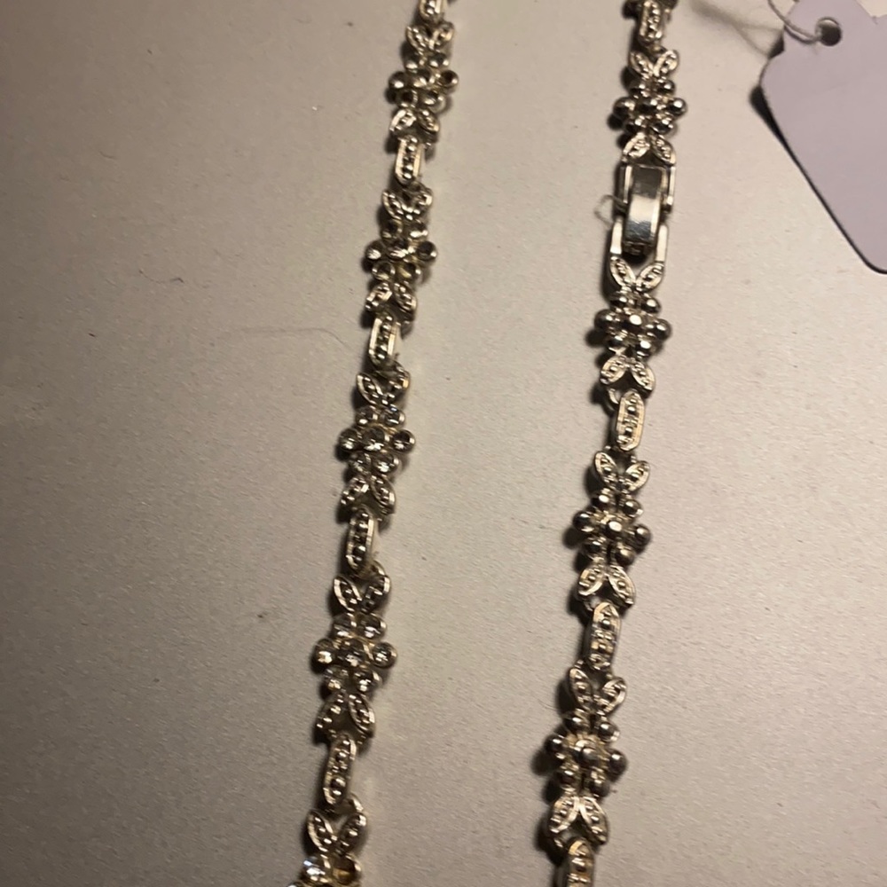 16 inch flower Diamond chips